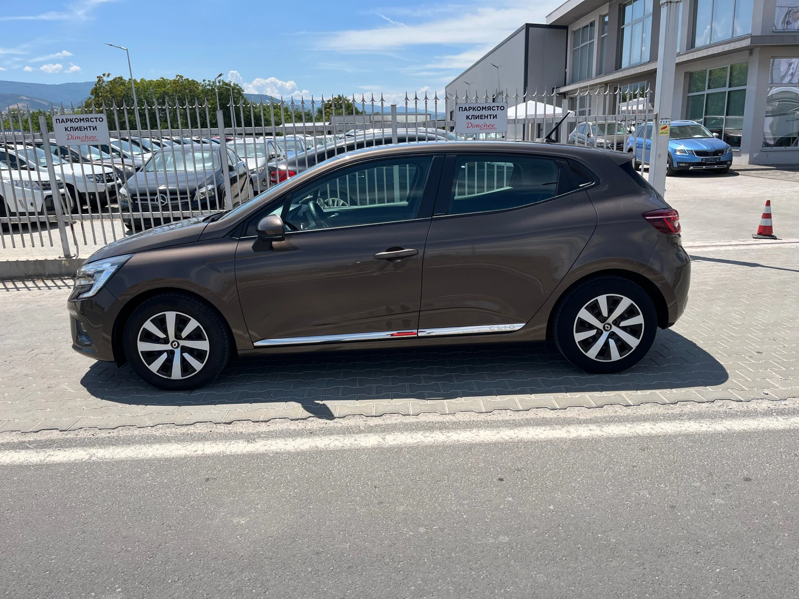 Renault Clio E-tech Hybrid 1.6 - изображение 4