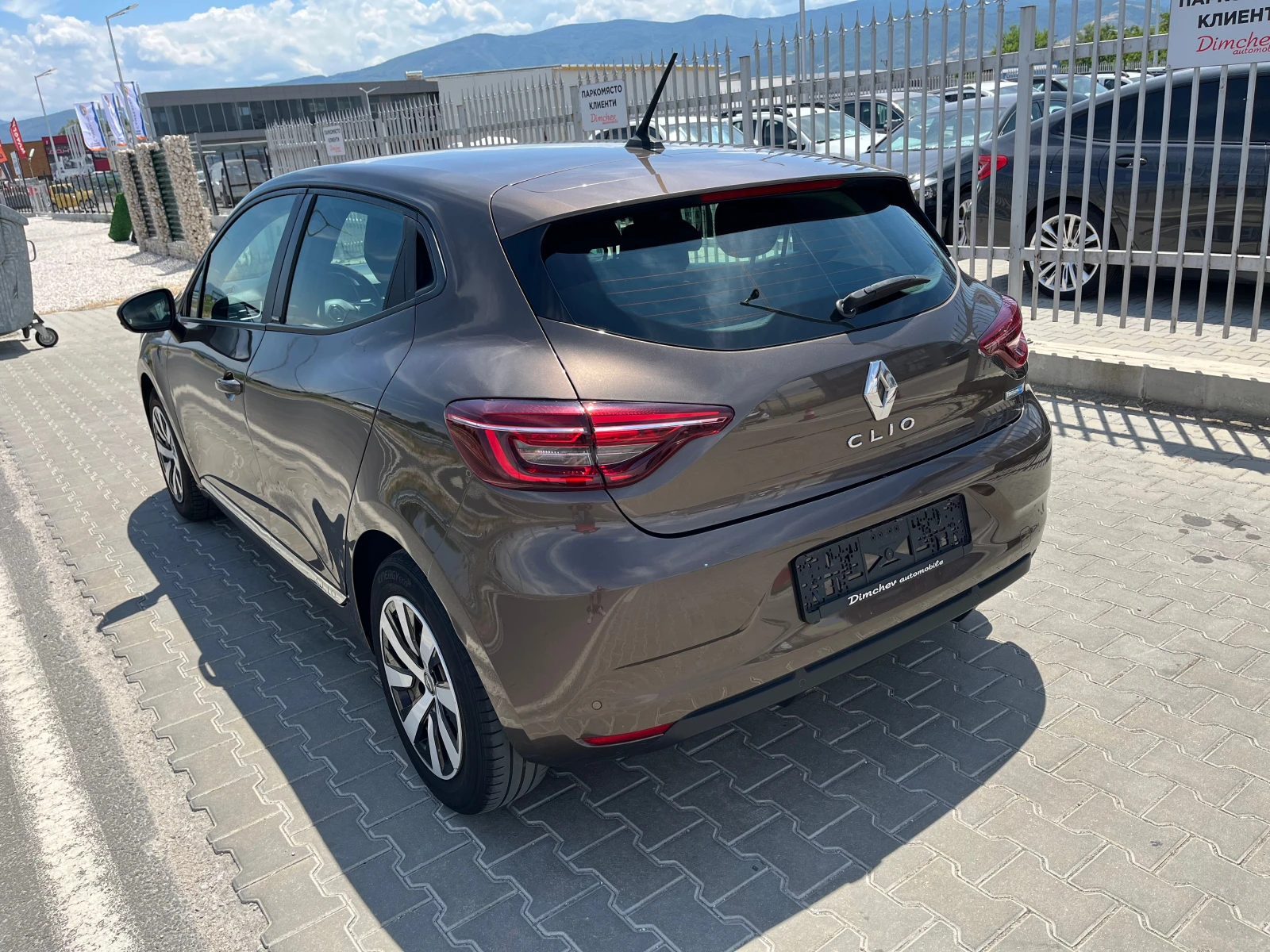 Renault Clio E-tech Hybrid 1.6 - изображение 6