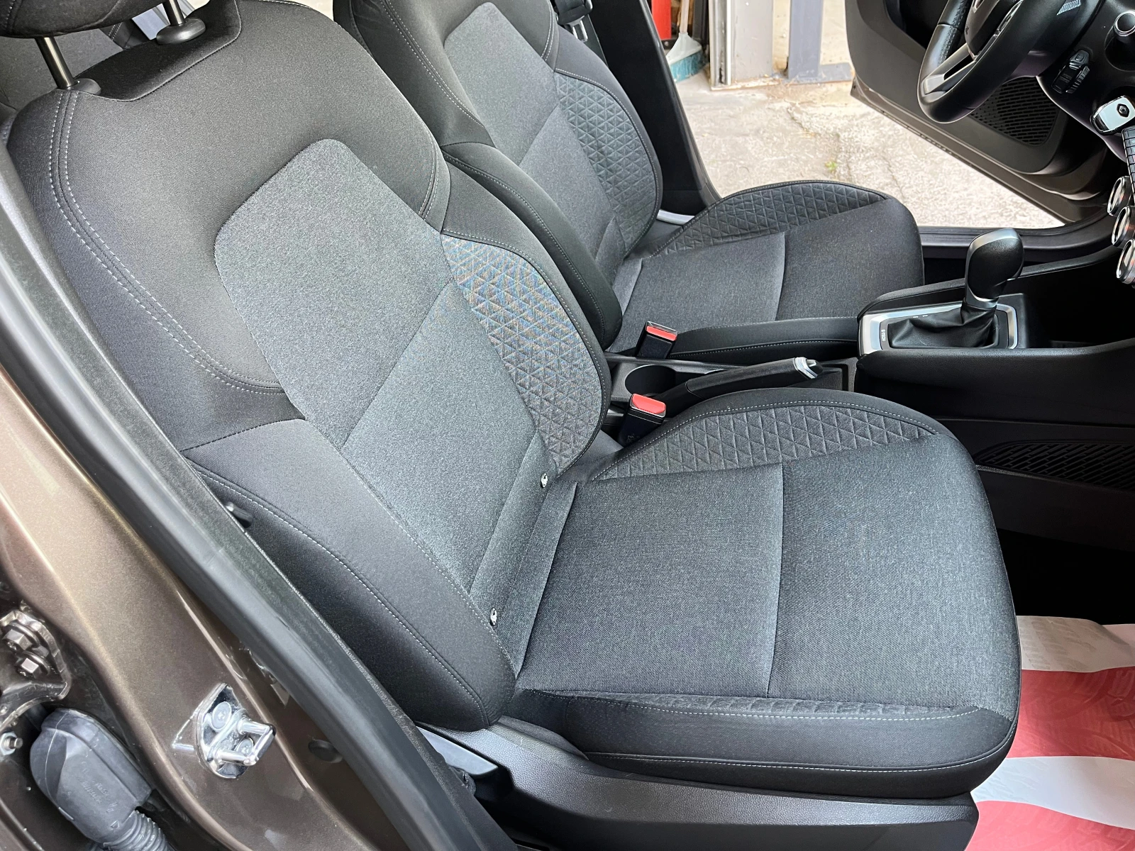 Renault Clio E-tech Hybrid 1.6 - изображение 9