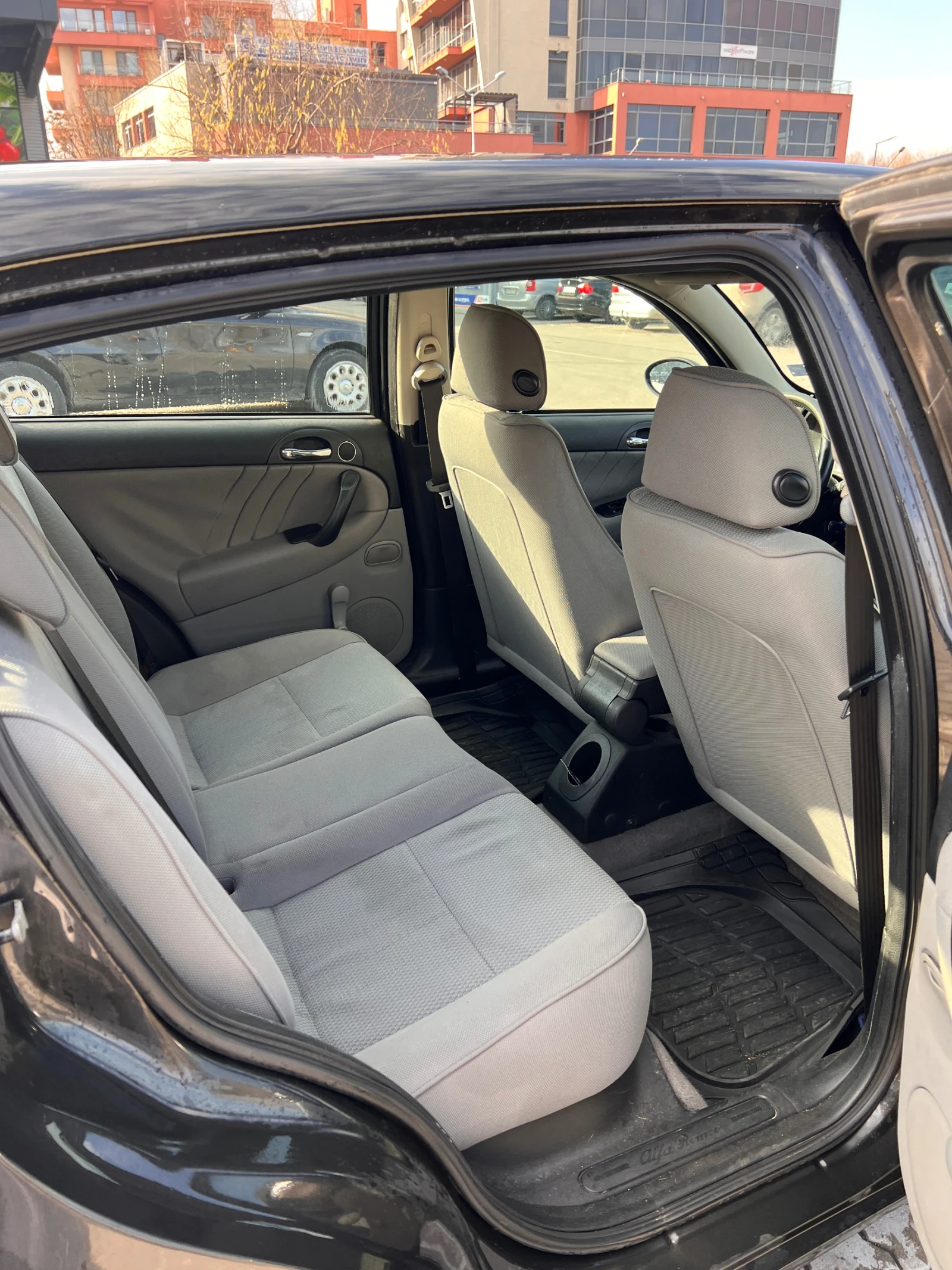 Alfa Romeo 147 1.9JTD - изображение 9