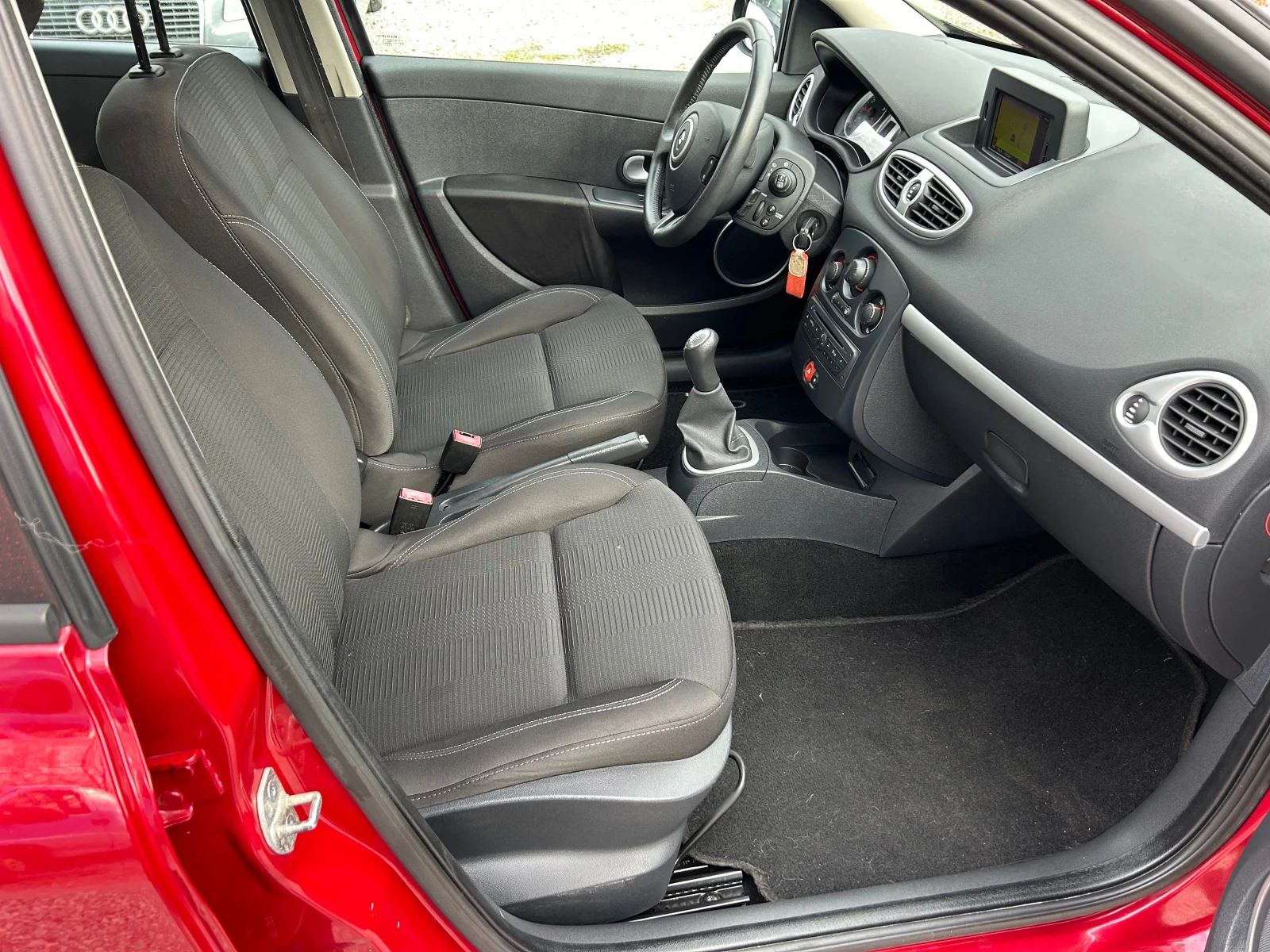 Renault Clio 1.2 - изображение 9