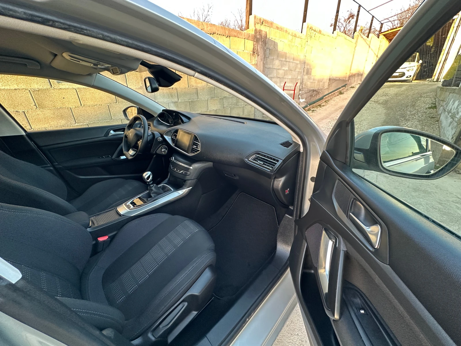 Peugeot 308 1.6 Blue-HDi Allure, снимка 10 - Автомобили и джипове - 53840399