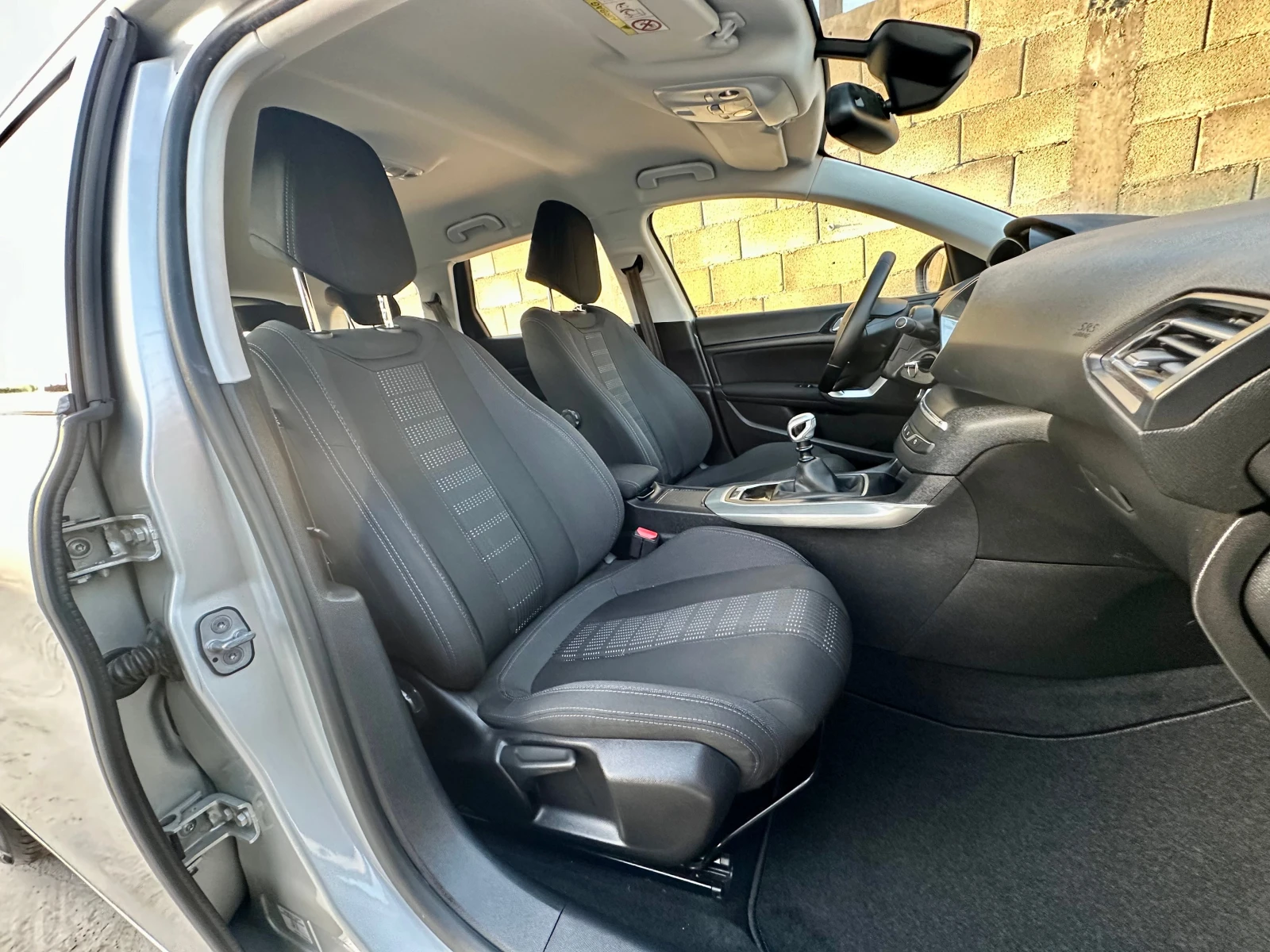 Peugeot 308 1.6 Blue-HDi Allure, снимка 14 - Автомобили и джипове - 53840399