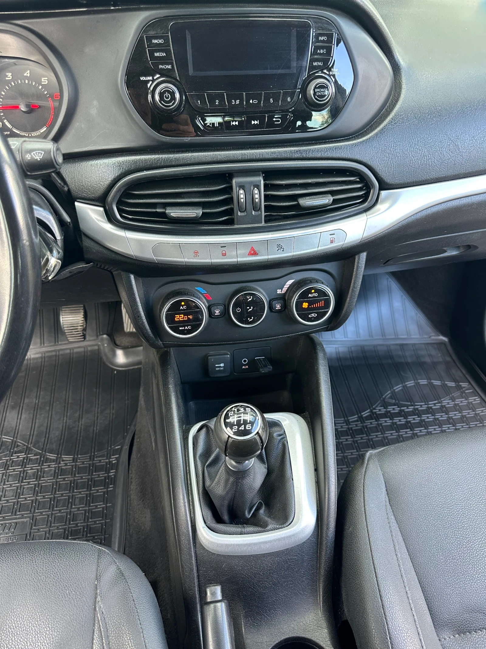 Fiat Tipo 1.4 бензин с фабрична газ, снимка 10 - Автомобили и джипове - 54444441