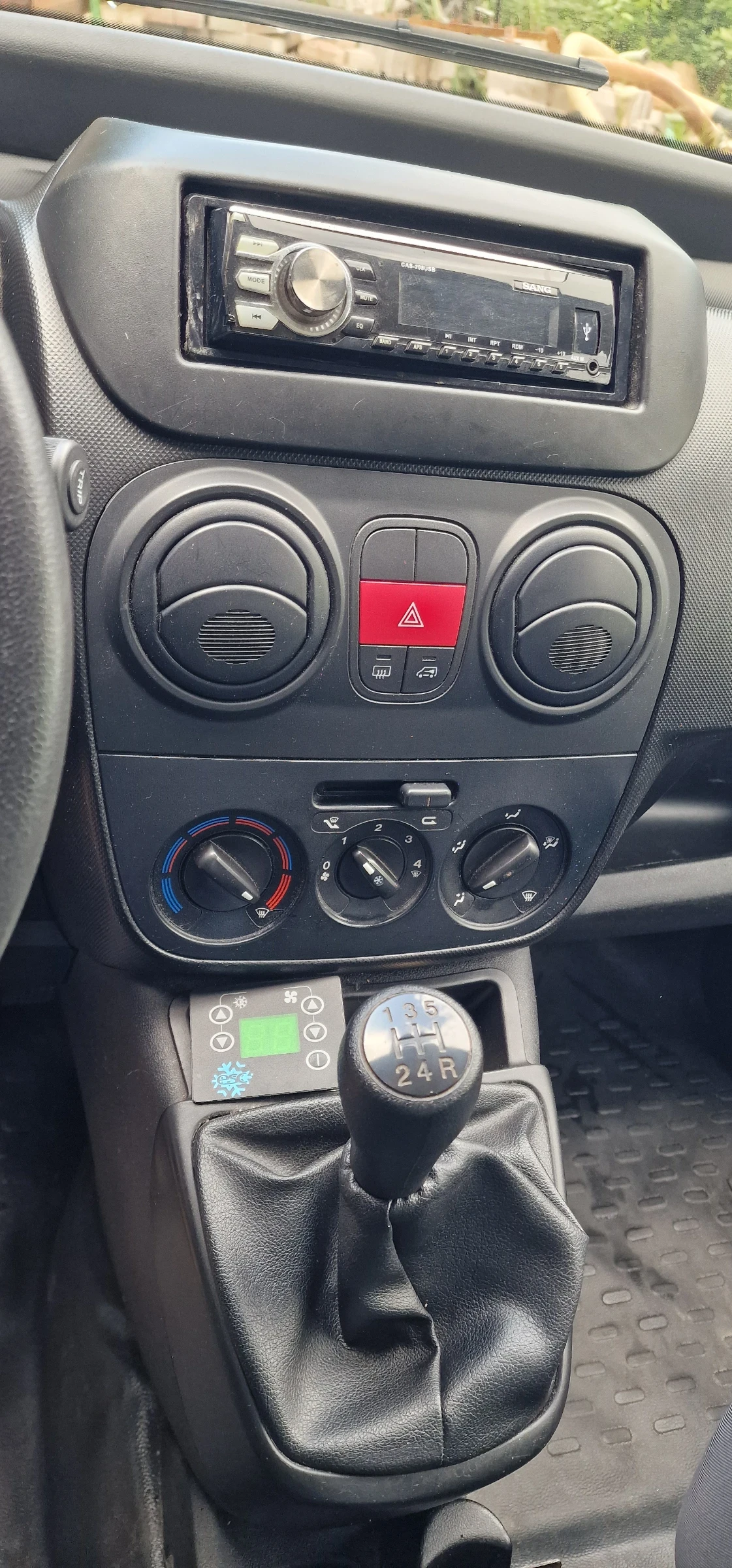 Citroen Nemo 1.3 hdi, снимка 6 - Автомобили и джипове - 54571511