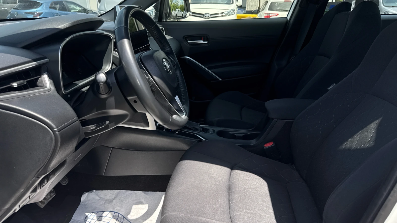 Toyota Corolla Cross 2.0 HEV 4WD EXECUTIVE, снимка 12 - Автомобили и джипове - 54794254