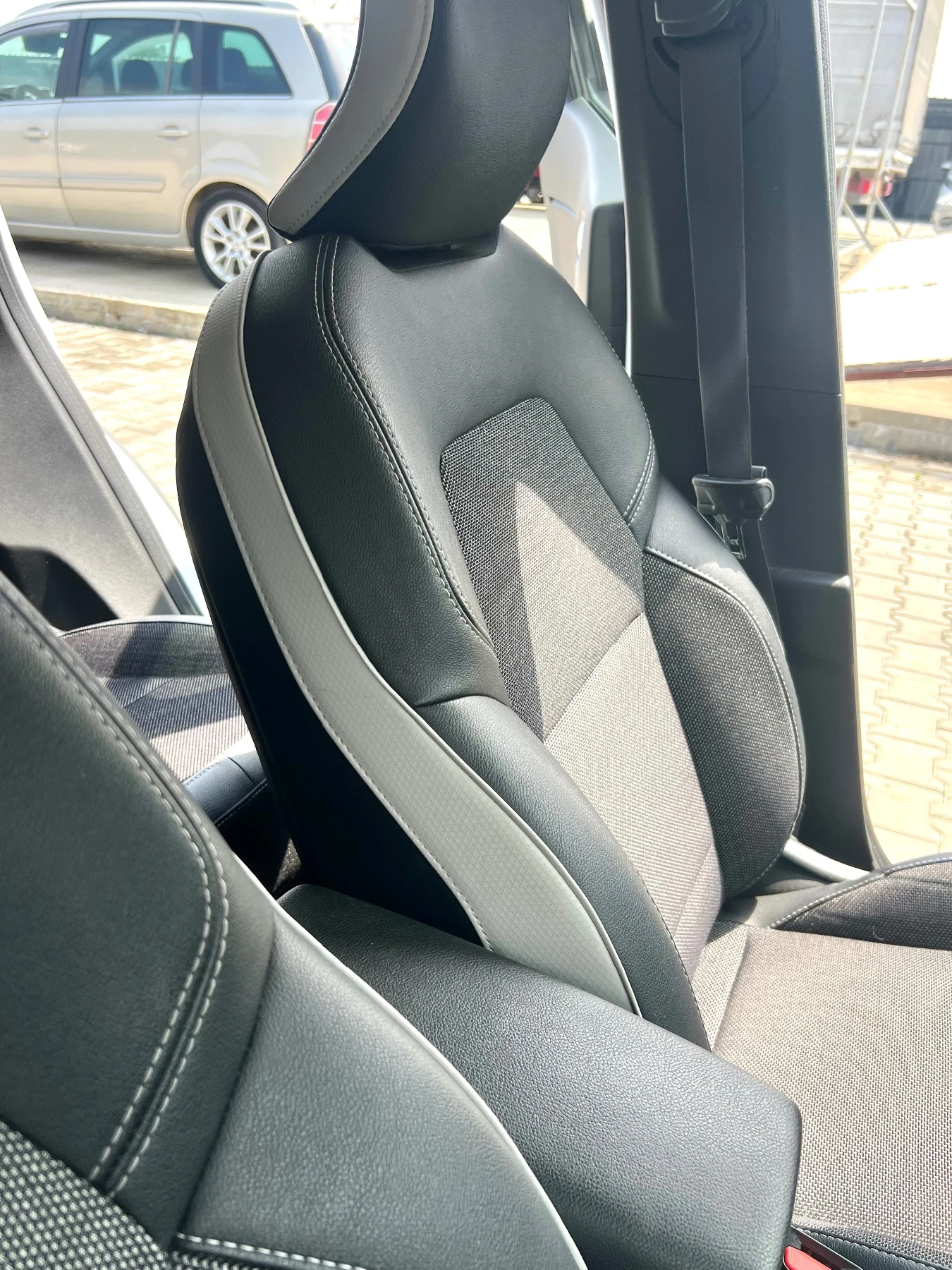 Renault Captur E-TECH HYBRID, снимка 12 - Автомобили и джипове - 55132210