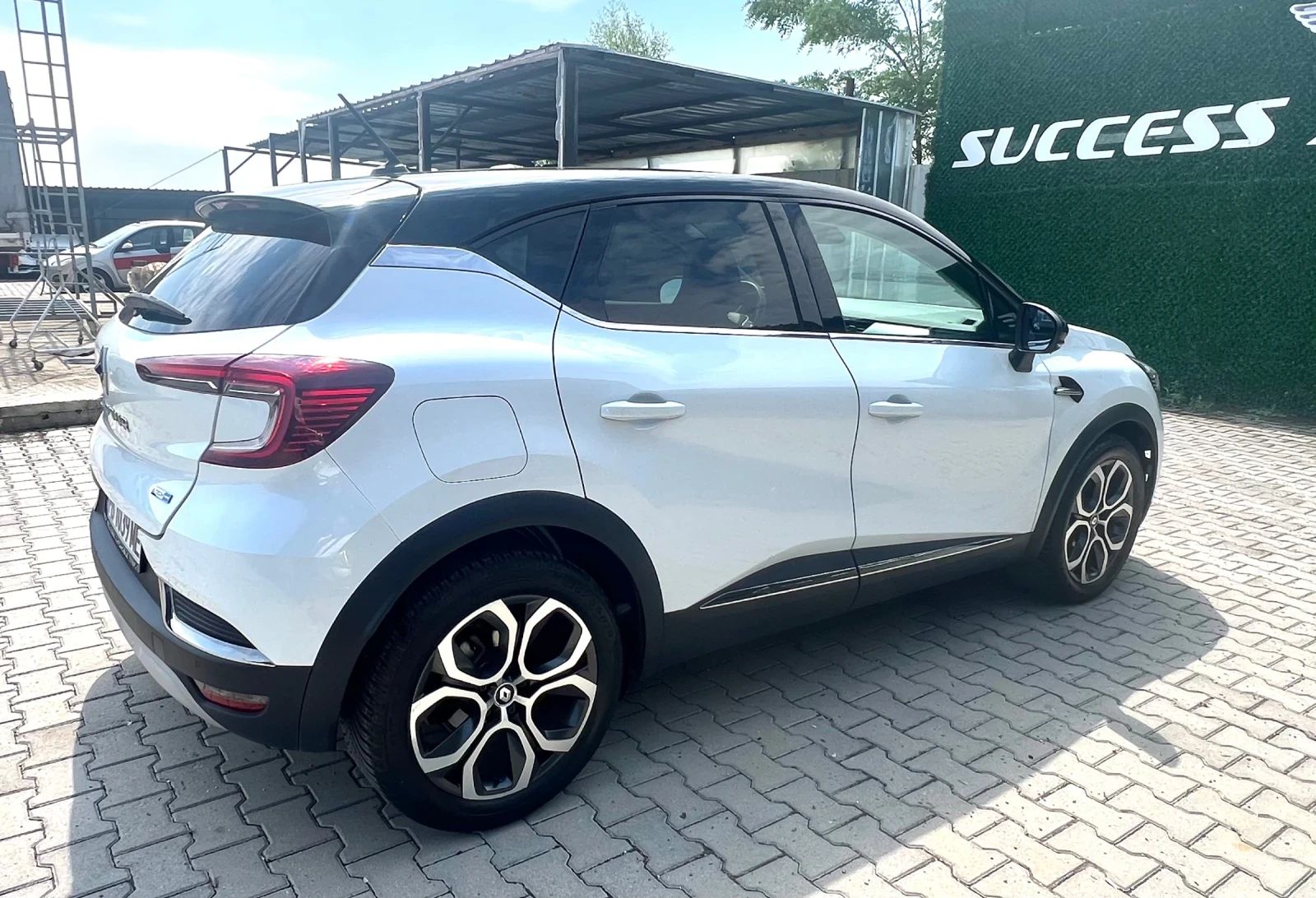 Renault Captur E-TECH HYBRID, снимка 5 - Автомобили и джипове - 55132210