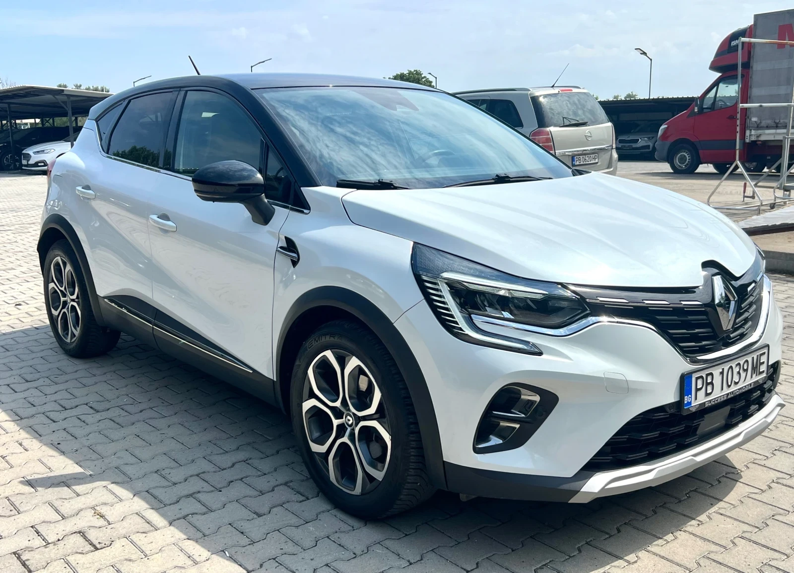 Renault Captur E-TECH HYBRID, снимка 3 - Автомобили и джипове - 55132210