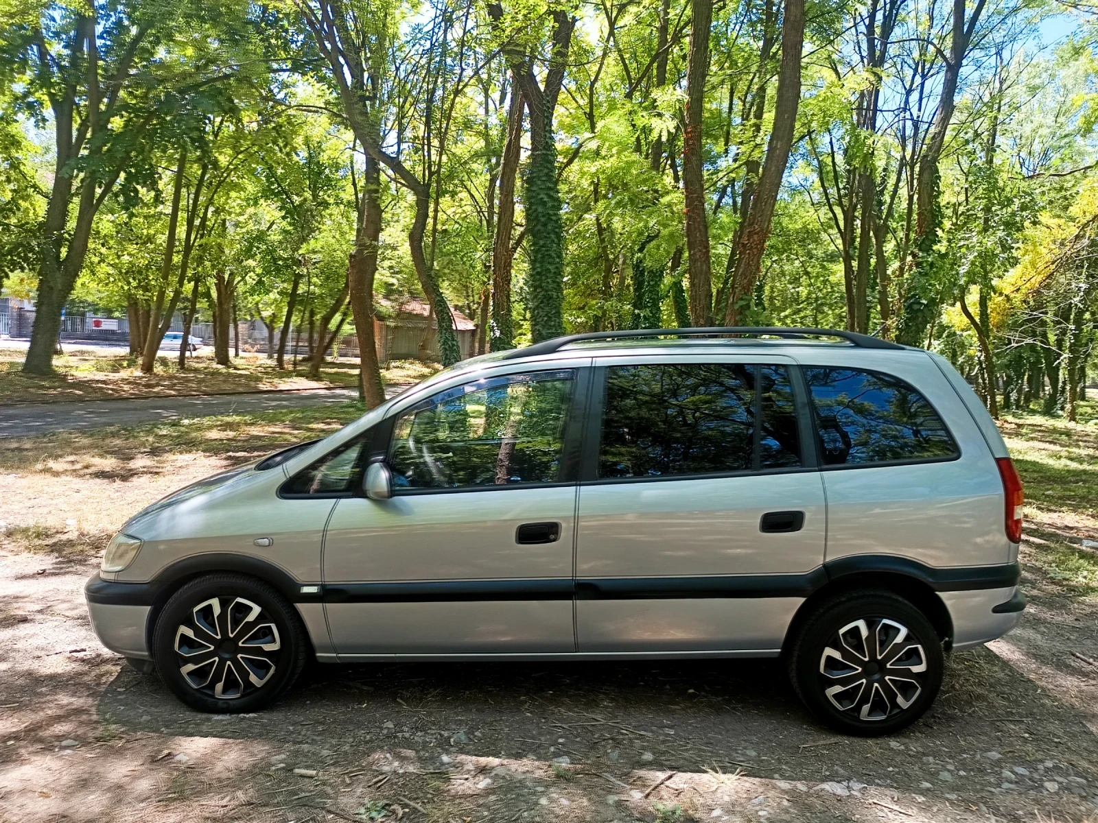 Opel Zafira 2.0 DTI , КЛИМАТИК , снимка 3 - Автомобили и джипове - 55359543