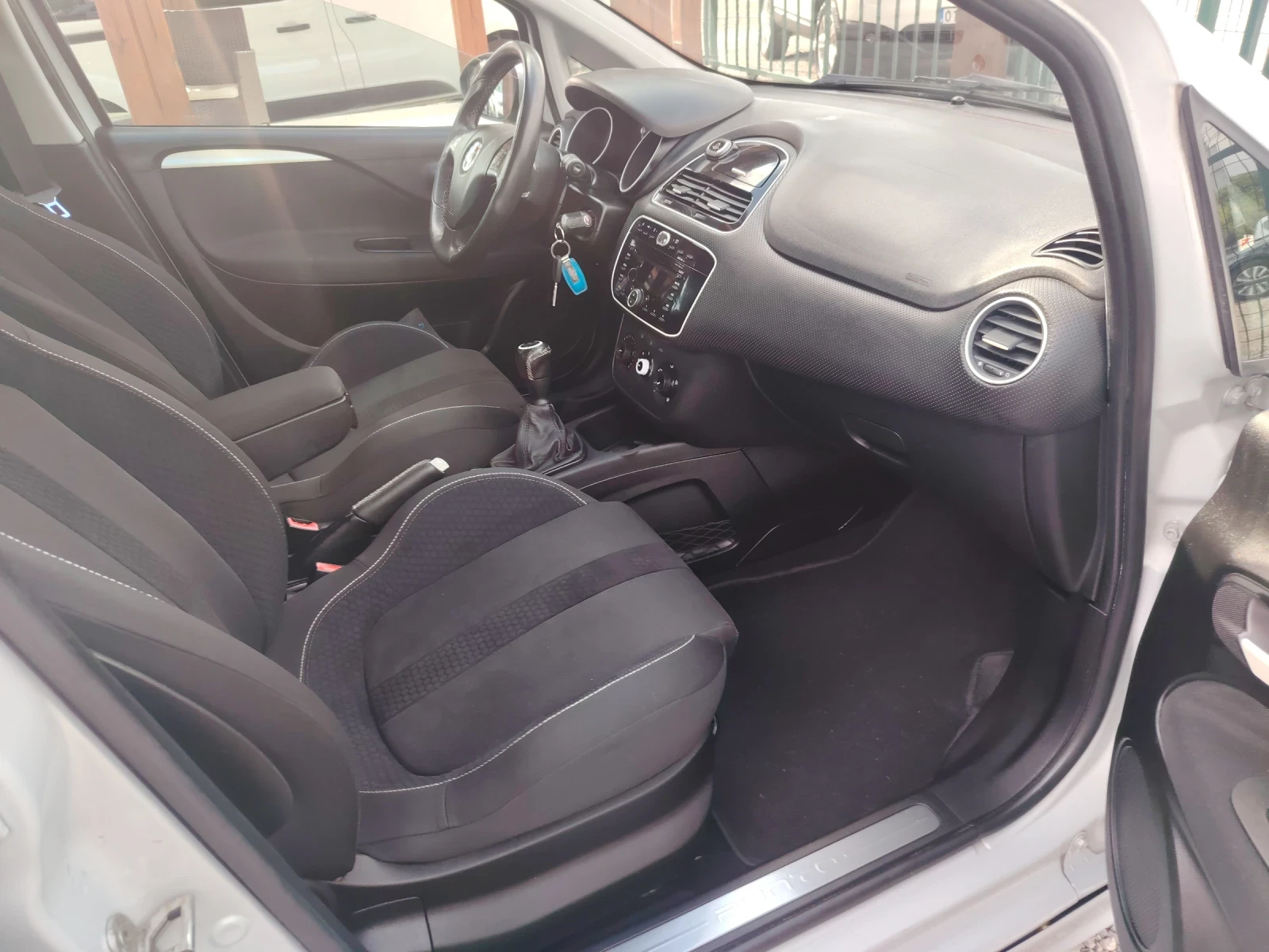 Fiat Punto 1.3 Evo Sport Nardo, снимка 8 - Автомобили и джипове - 55397324
