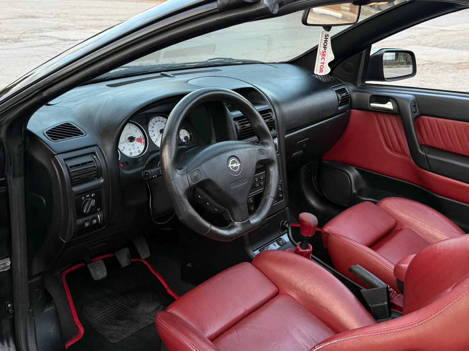 Opel Astra 2.2 150* Xenon* TOP, снимка 11 - Автомобили и джипове - 55417781