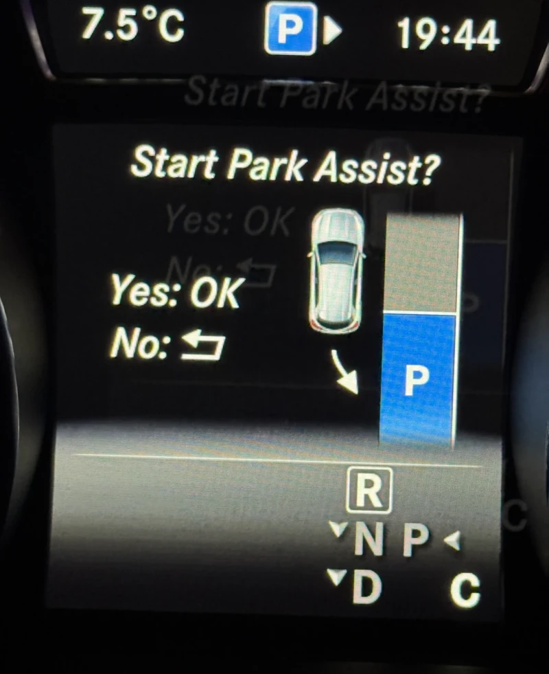 Mercedes-Benz GLA 220 Christmas price, снимка 13 - Автомобили и джипове - 52108936