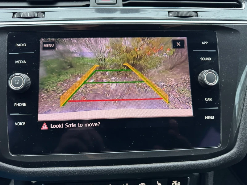 VW Tiguan, снимка 15 - Автомобили и джипове - 52573414