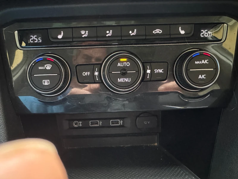 VW Tiguan, снимка 13 - Автомобили и джипове - 52573414