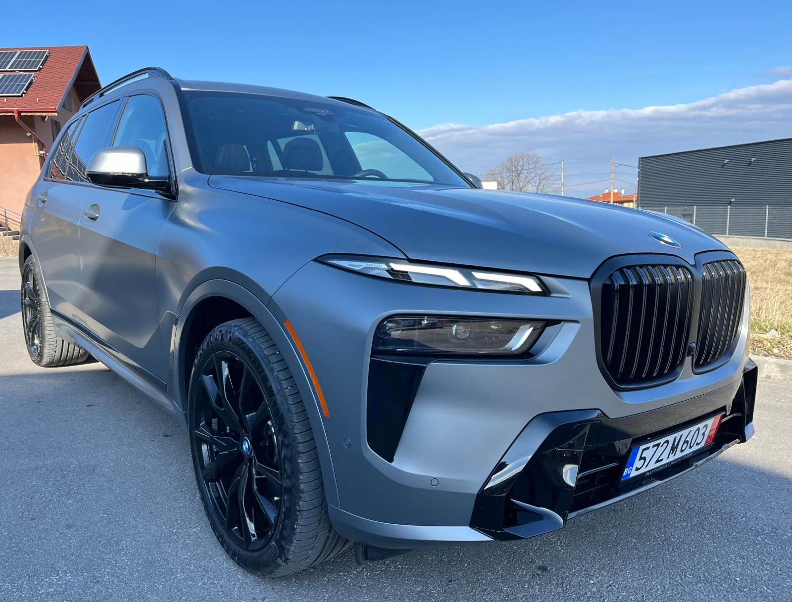 BMW X7 2023, M4.0i, 340k.c, 2200km - изображение 3