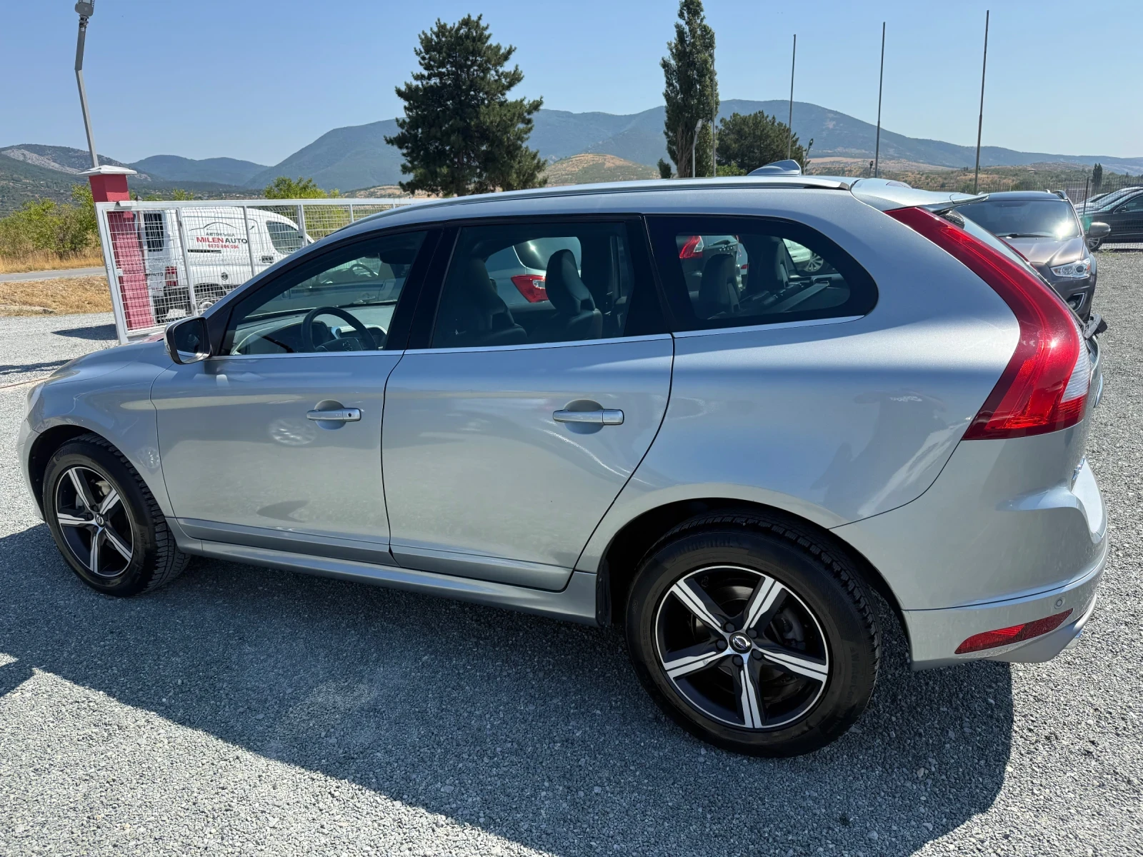 Volvo XC60 (KATO НОВА)^(R-DESIGN) - изображение 9
