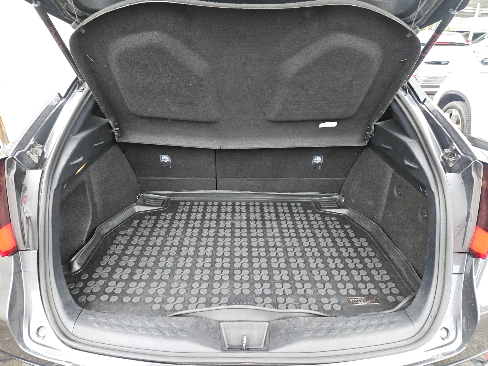 Toyota C-HR 2.0Hibrid/GR-Sport/CARPLAY/ПОДГРЕВ/КАМЕРА/БЛУТУТ - изображение 4