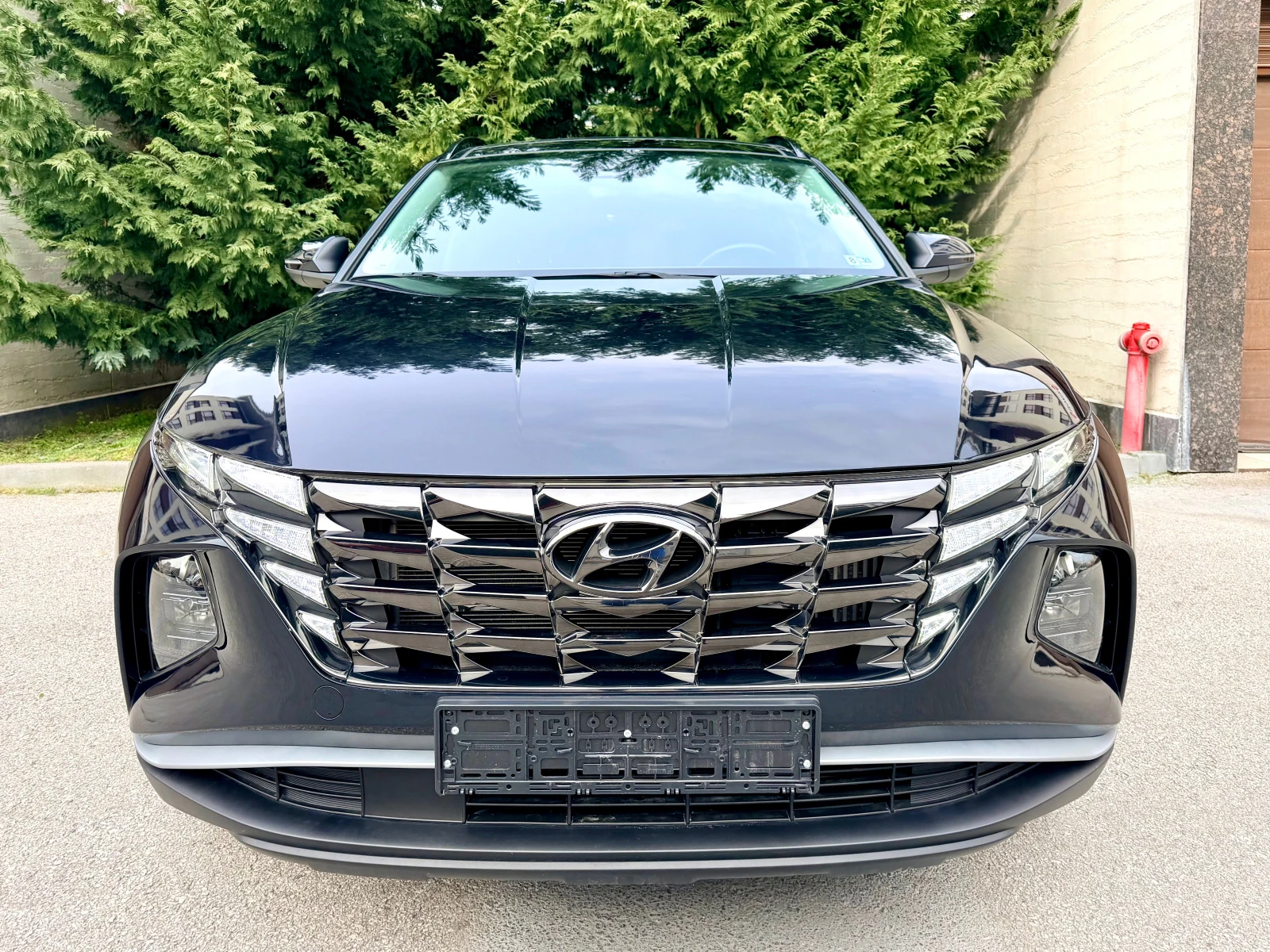 Hyundai Tucson 1.6HEV HYBRID ПОДГРЕВ Exellence 27000km!!!, снимка 2 - Автомобили и джипове - 53964160