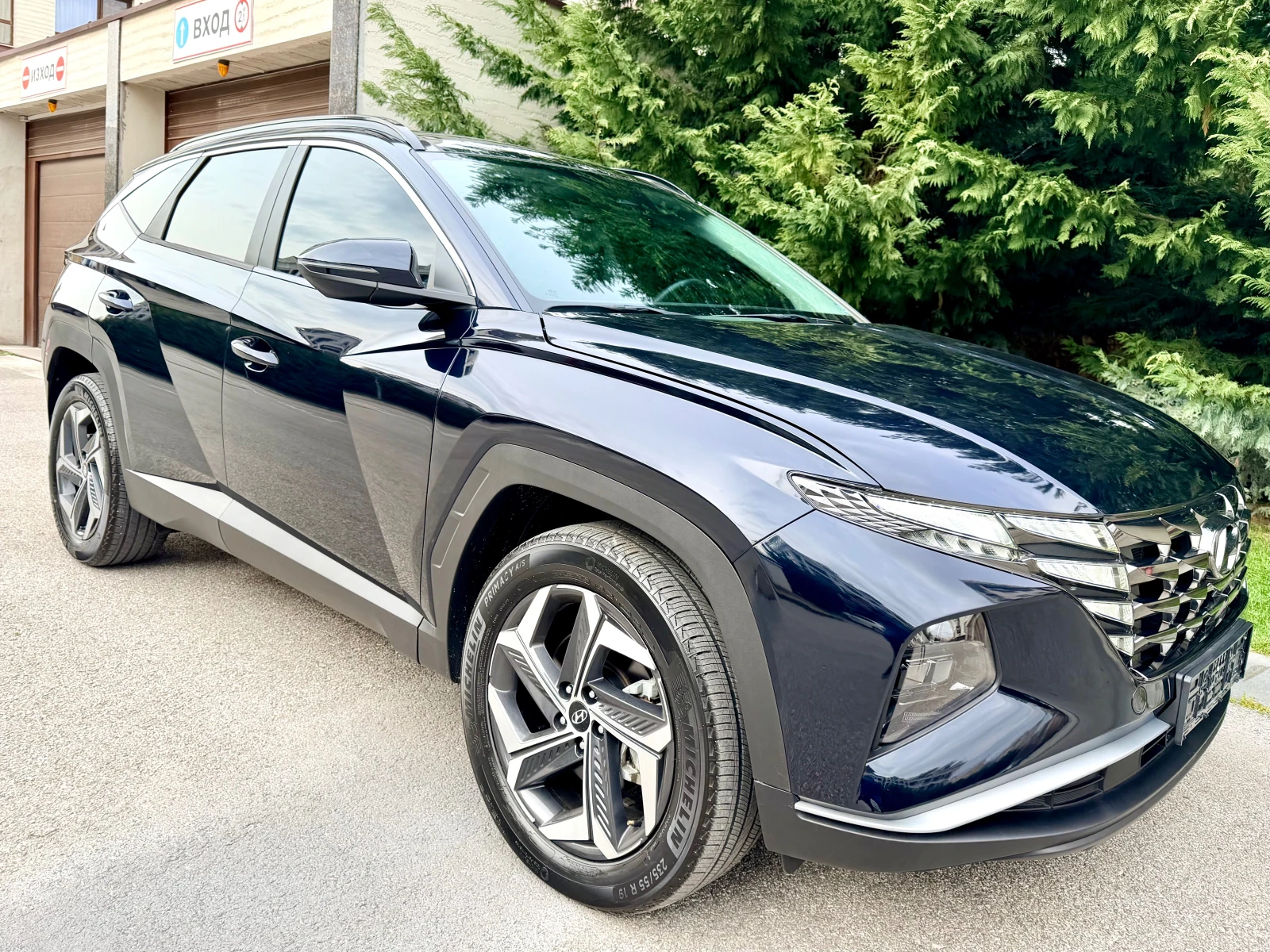 Hyundai Tucson 1.6HEV HYBRID ПОДГРЕВ Exellence 27000km!!!, снимка 3 - Автомобили и джипове - 53964160