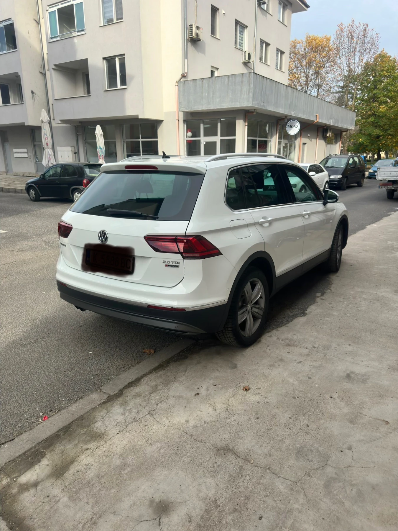 VW Tiguan 2.0 TDI 4 Motion, снимка 4 - Автомобили и джипове - 54664335