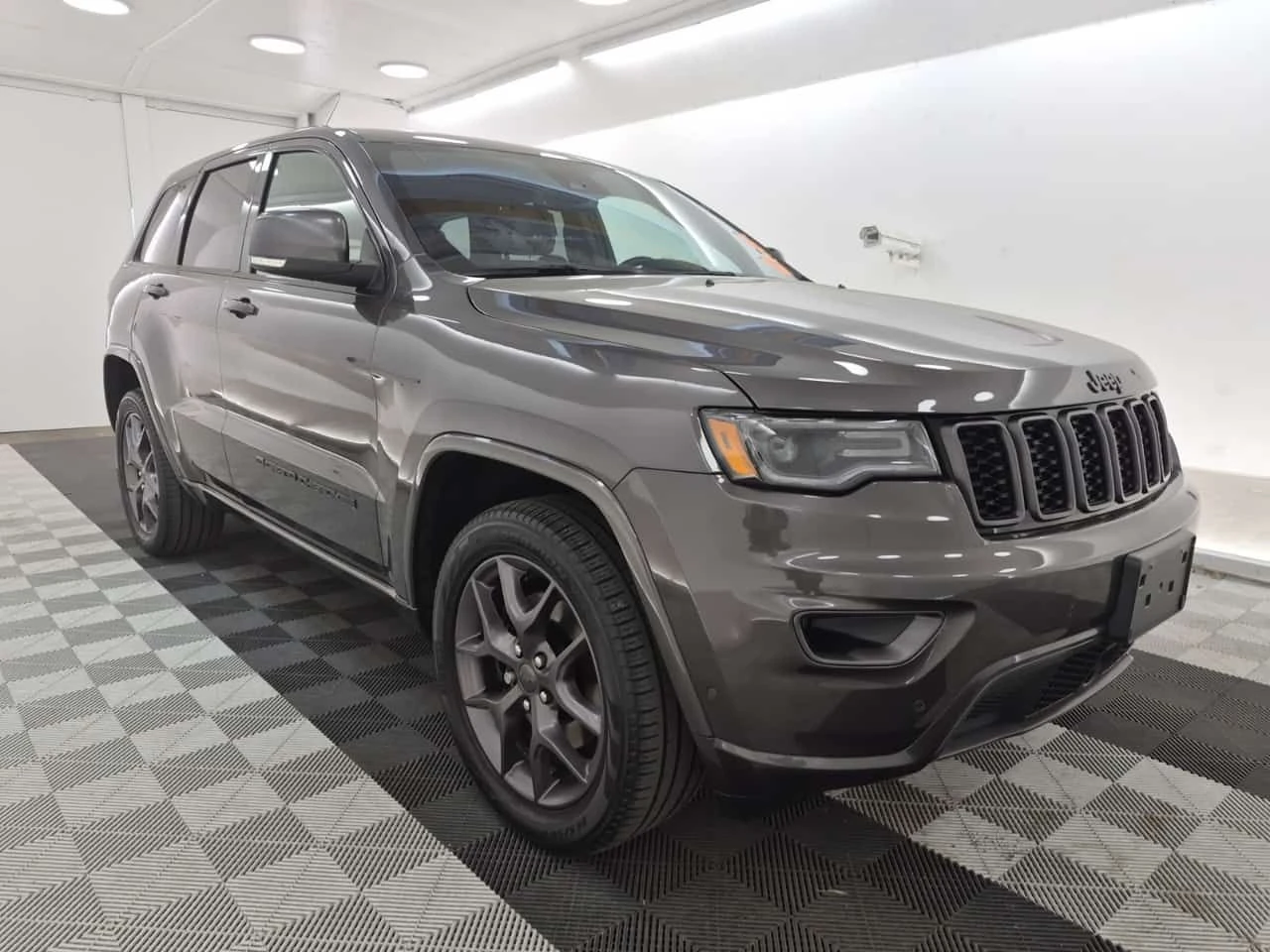 Jeep Grand cherokee 80TH ANNIVERSARY EDITION| PANO| 2 КЛЮЧА| , снимка 2 - Автомобили и джипове - 54424808