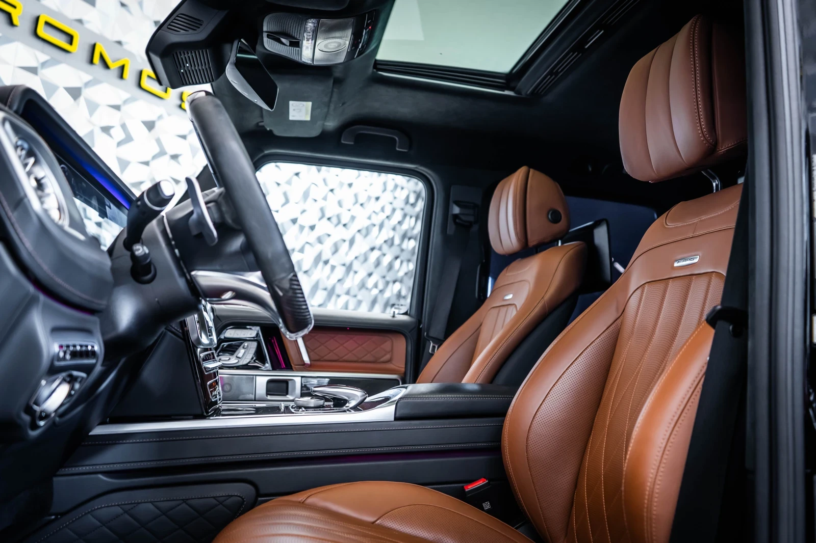 Mercedes-Benz G 63 AMG Brabus* Carbon* Manufaktur* Burm* 360, снимка 9 - Автомобили и джипове - 54609502
