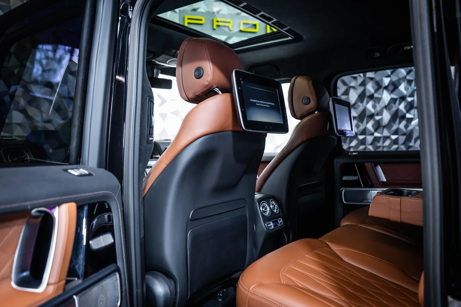 Mercedes-Benz G 63 AMG Brabus* Carbon* Manufaktur* Burm* 360, снимка 12 - Автомобили и джипове - 54609502