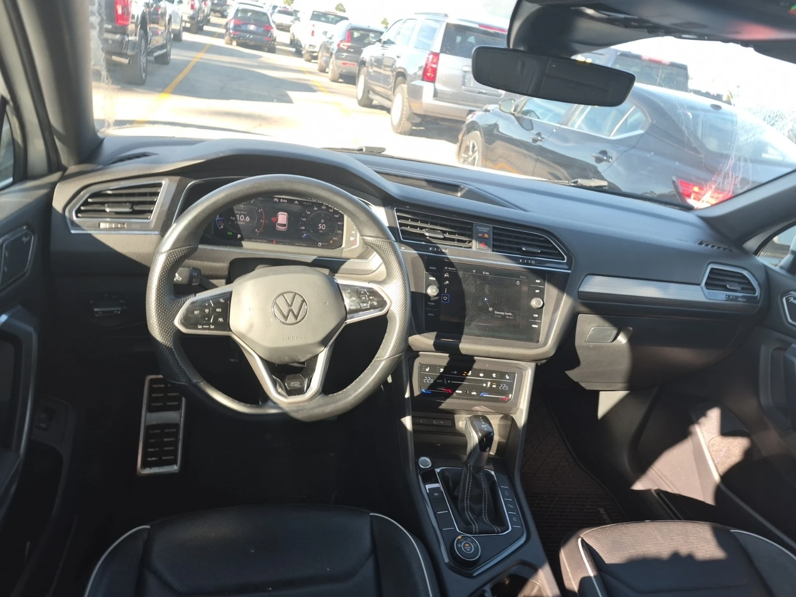 VW Tiguan * HIGHLINE R LINE * CARFAX * ФИНАНСИРАНЕ, снимка 10 - Автомобили и джипове - 55827808