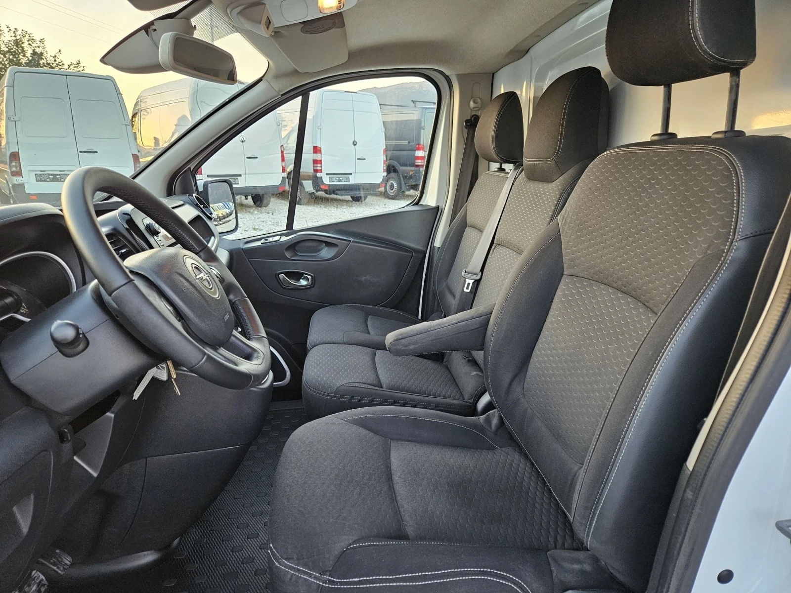 Opel Vivaro Евро 6, Клима , ДВЕ странични врати - изображение 9