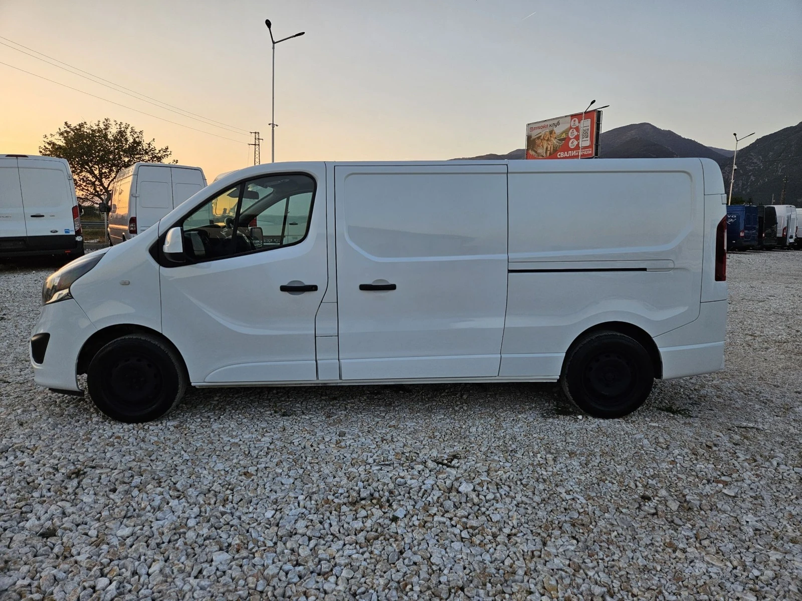 Opel Vivaro Евро 6, Клима , ДВЕ странични врати - изображение 2