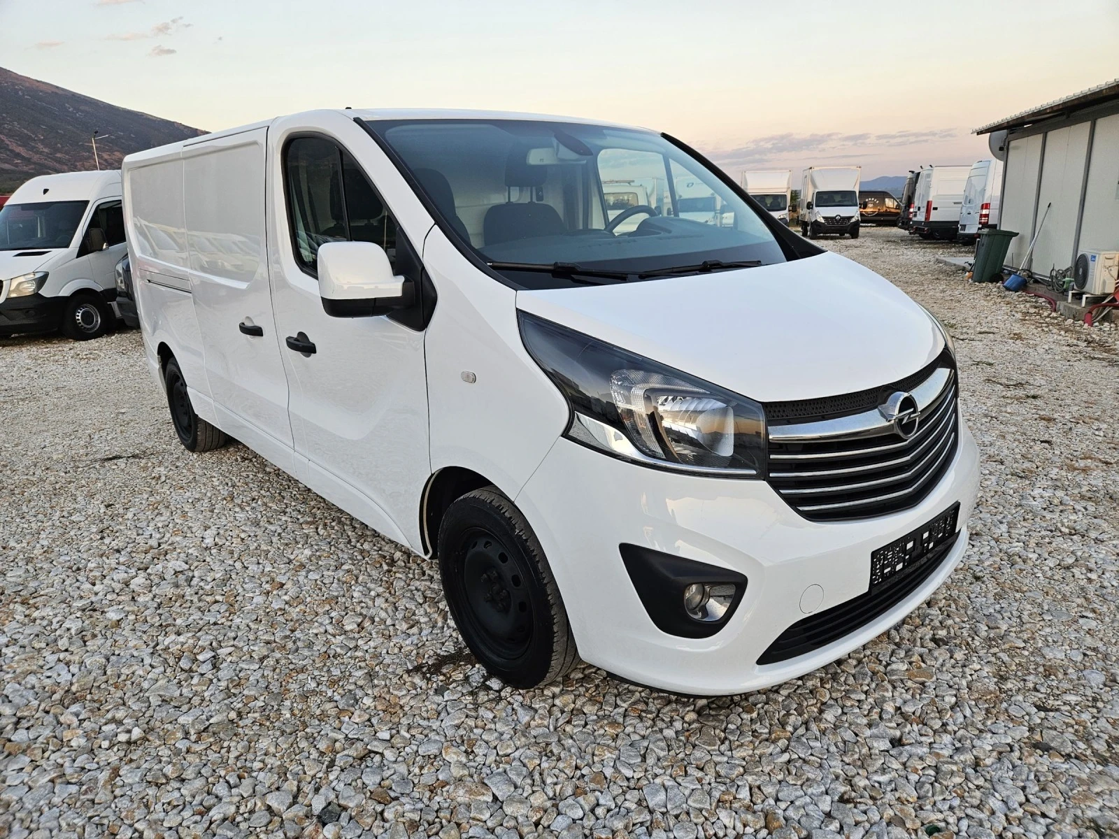 Opel Vivaro Евро 6, Клима , ДВЕ странични врати - изображение 7