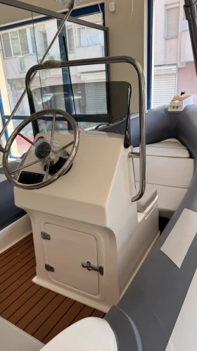 Надуваема лодка Ranieri luxury RIB, снимка 12