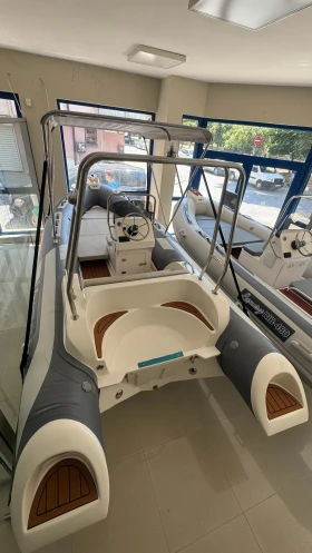 Надуваема лодка Ranieri luxury RIB, снимка 4