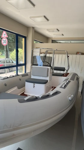 Надуваема лодка Ranieri luxury RIB, снимка 8