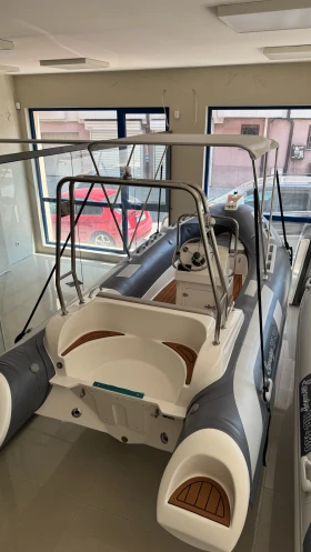 Надуваема лодка Ranieri luxury RIB, снимка 9