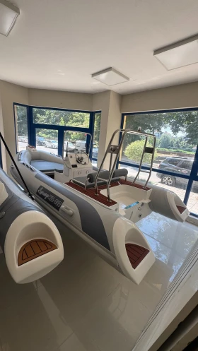 Надуваема лодка Ranieri luxury RIB, снимка 5