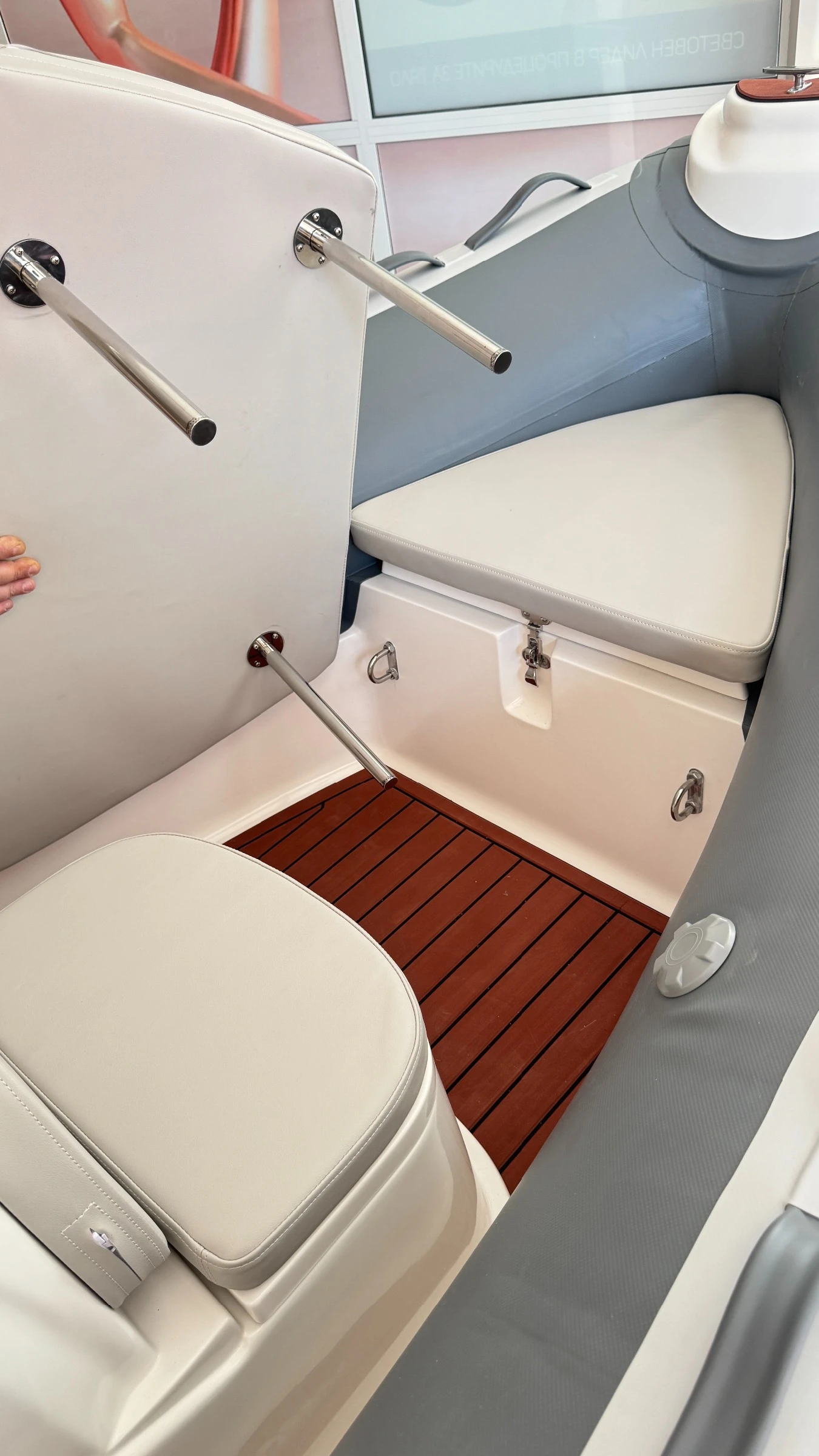 Надуваема лодка Ranieri luxury RIB, снимка 17 - Воден транспорт - 55784649