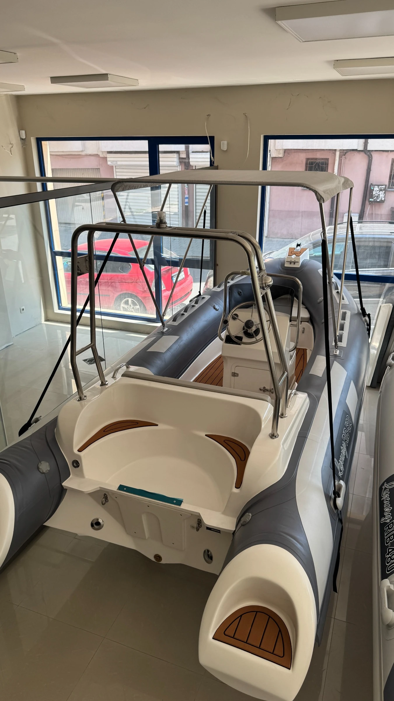 Надуваема лодка Ranieri luxury RIB, снимка 9 - Воден транспорт - 55784649