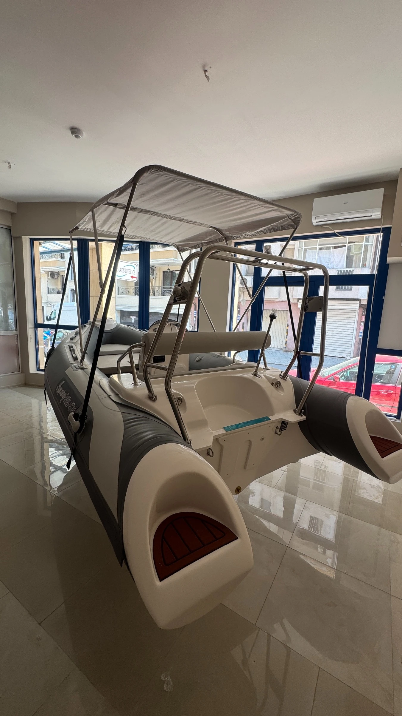 Надуваема лодка Ranieri luxury RIB, снимка 15 - Воден транспорт - 55784649