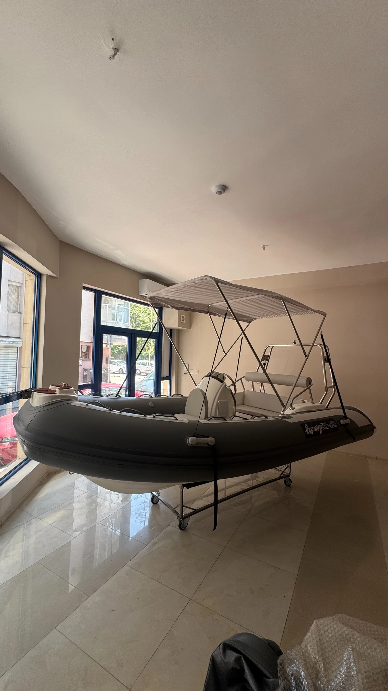Надуваема лодка Ranieri luxury RIB, снимка 14 - Воден транспорт - 55784649