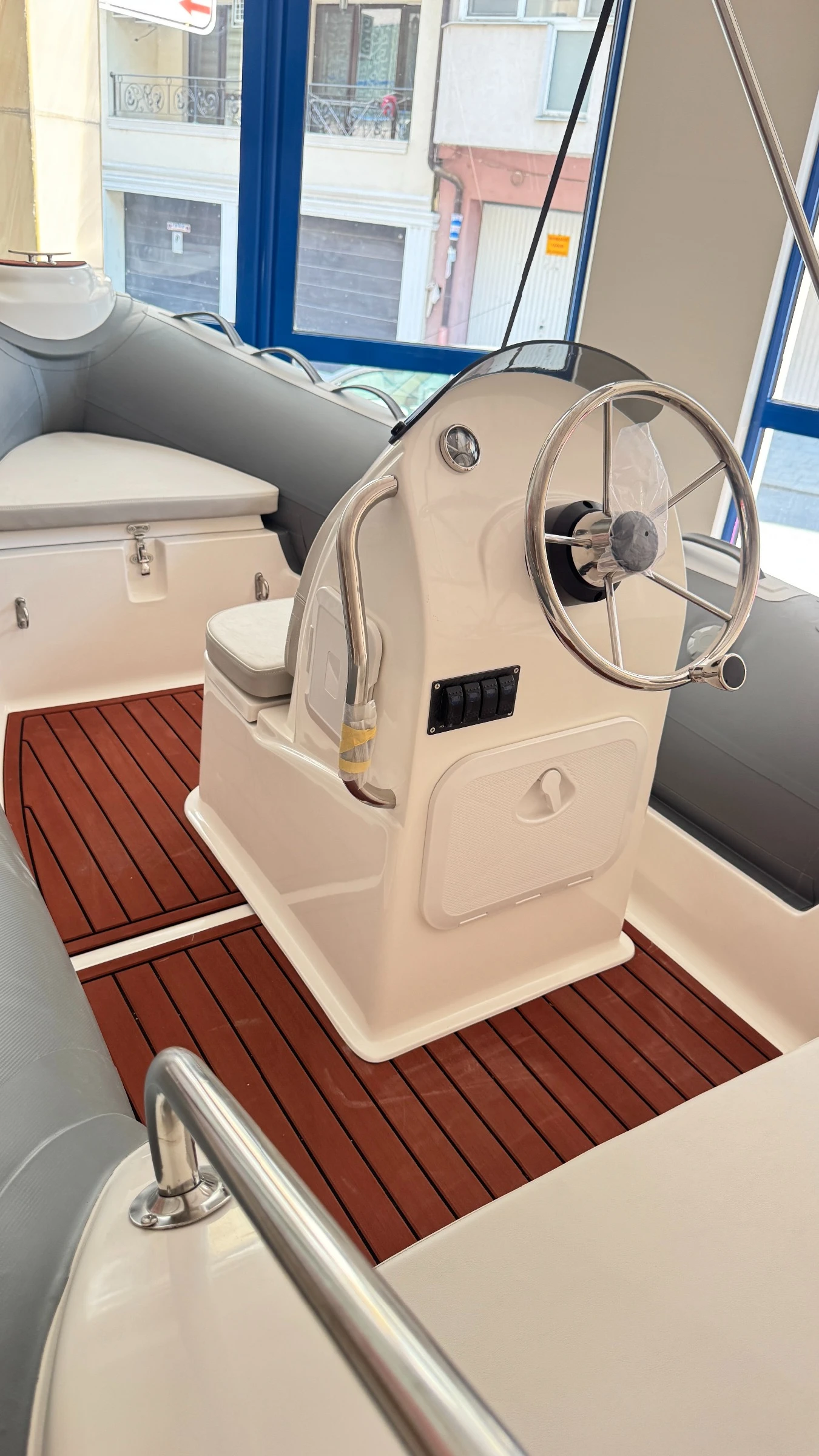 Надуваема лодка Ranieri luxury RIB, снимка 16 - Воден транспорт - 55784649