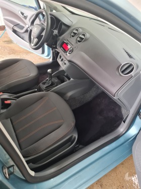 Seat Ibiza 1.2i, снимка 9 - Автомобили и джипове - 44041231