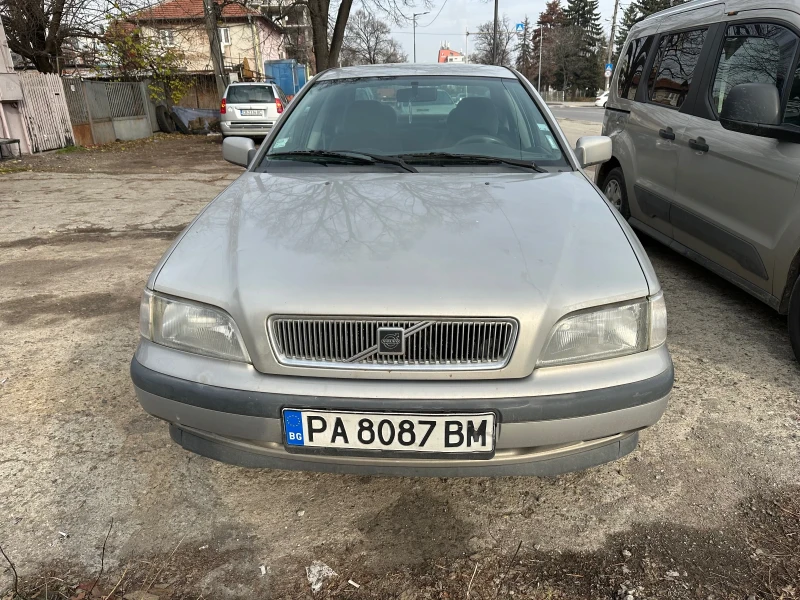 Volvo S40 Газов Инжекцион, снимка 1 - Автомобили и джипове - 48350200