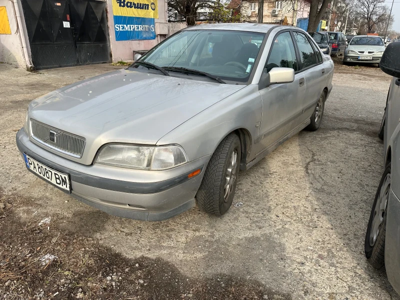 Volvo S40 Газов Инжекцион, снимка 2 - Автомобили и джипове - 48350200