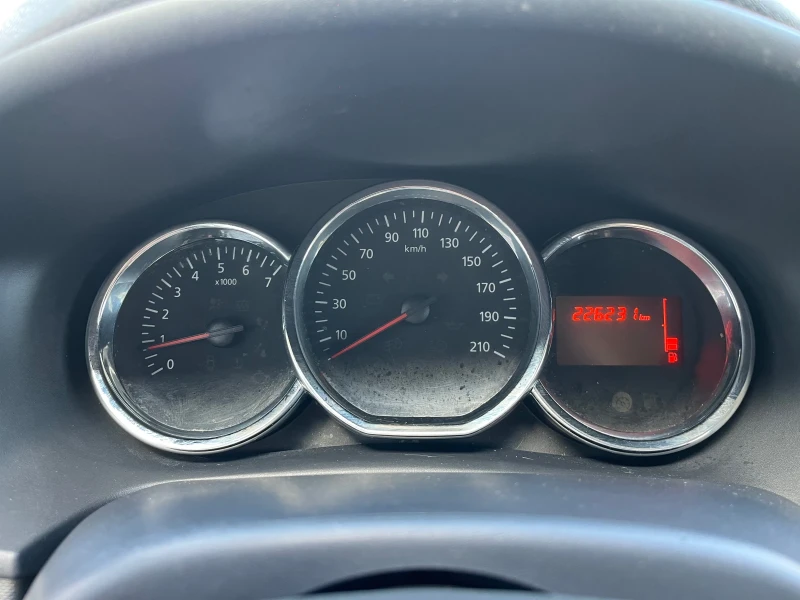 Dacia Sandero 1.5dci, снимка 12 - Автомобили и джипове - 51887563