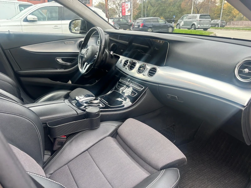 Mercedes-Benz E 200, снимка 11 - Автомобили и джипове - 52319279