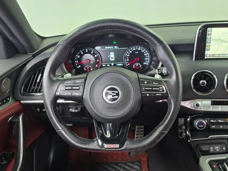 Kia Stinger 3.3 2WD GT - САМО 30% АВАНС , снимка 13 - Автомобили и джипове - 55998727