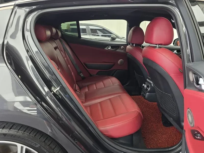 Kia Stinger 3.3 2WD GT - САМО 30% АВАНС , снимка 11 - Автомобили и джипове - 55998727