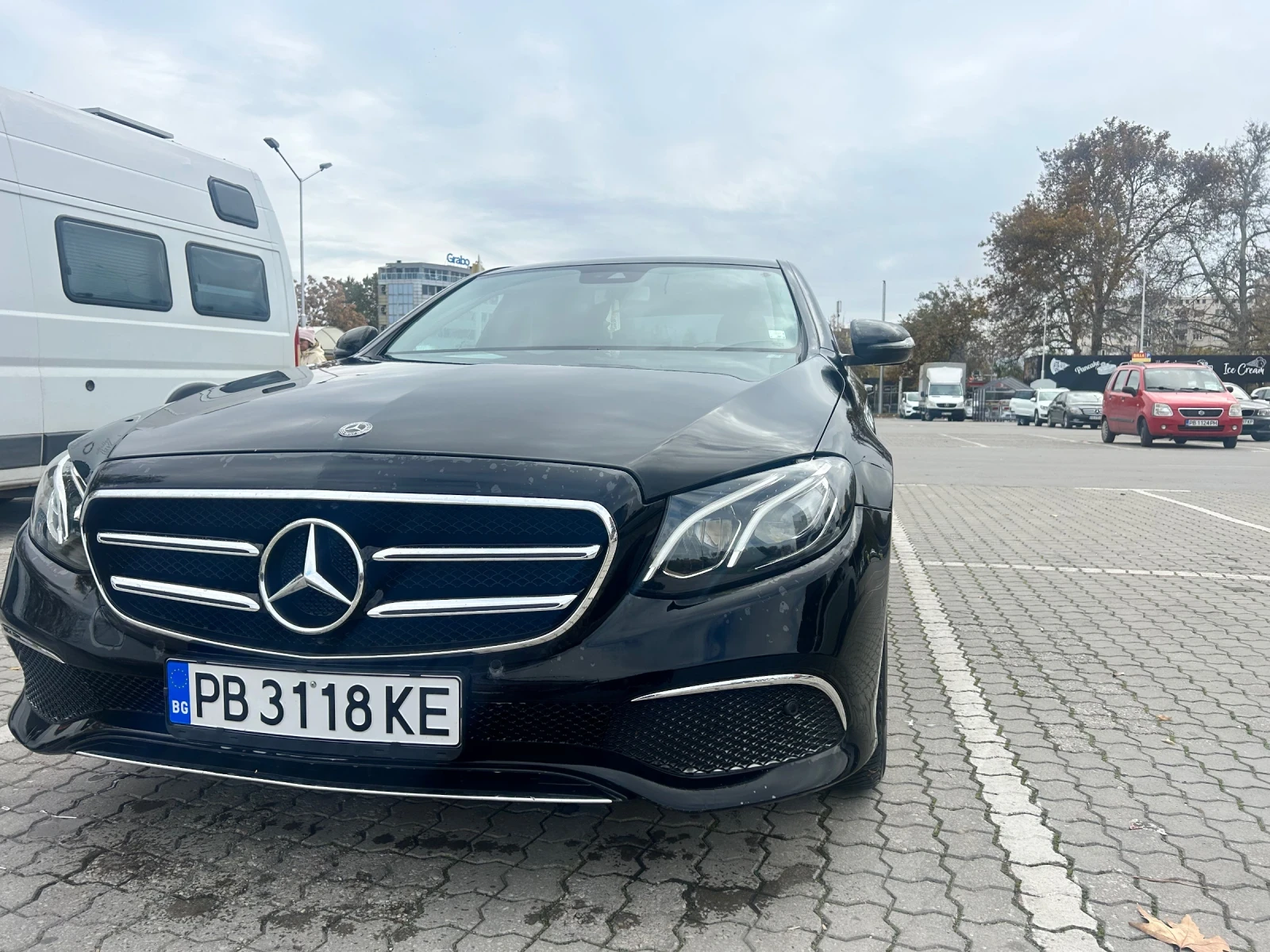 Mercedes-Benz E 200, снимка 1